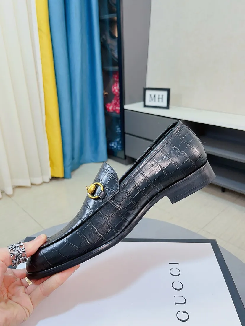 Men's shoes💰520🌸🌸【GUCCi】Original calfskin, water-dyed cowhide lining, original outsole, men's and women's fashion, formal casual leather shoes, slip-on men's and women's shoes series, young fashion, European and American trends, British style, random matching, comfortable feet, standard code: men's size 38-44 (45 can be customized)\nGrade: same style as the official website, original quality